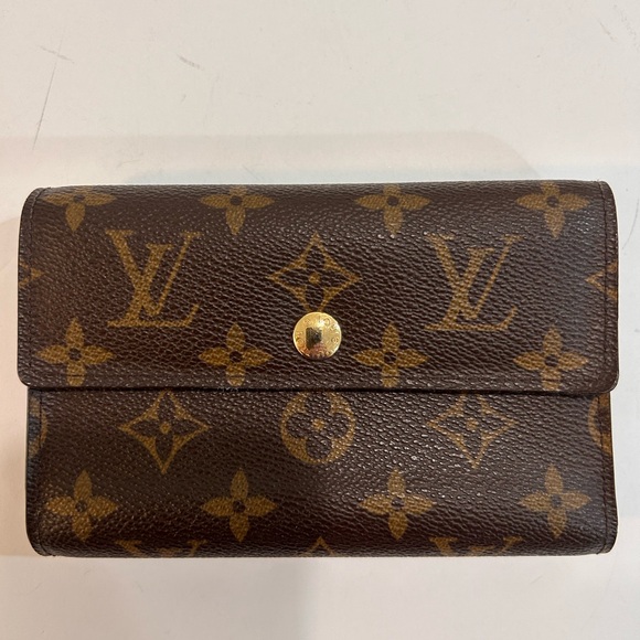 Louis Vuitton Alexandra Monogram Wallet - Picture 2 of 13